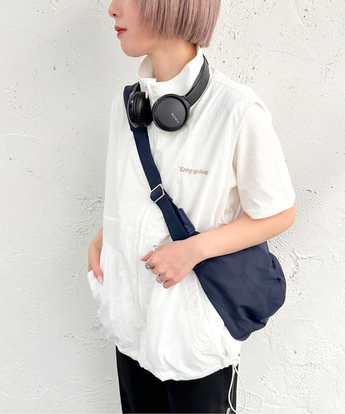 apres jour mignon(アプレジュールミニョン)の「スタンドネックナイロンベスト【ZOZOTOWN限定アイテム】(ベスト・レディース・ブラック/グレー/オフホワイト/ネイビー・X-LARGE/フリー)」の6枚目の写真