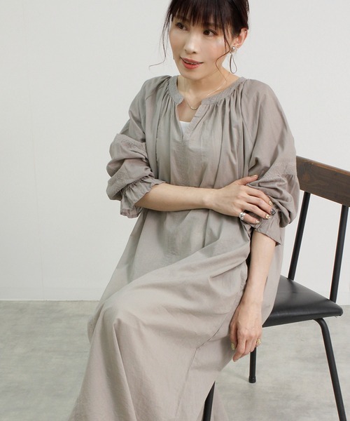 Fizz（フィズ）の「【Fizz/フィズ】　コットンキャンブリック　刺繍スキッパーワンピース（ワンピース・レディース・グレイッシュベージュ/オフホワイト/スミクロ/オレンジ・M）」の8枚目の写真