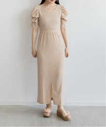 バックカットアウトワンピース