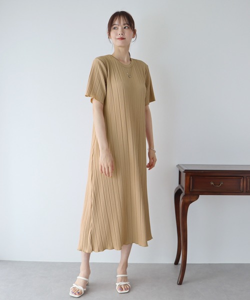 プリーツワンピース