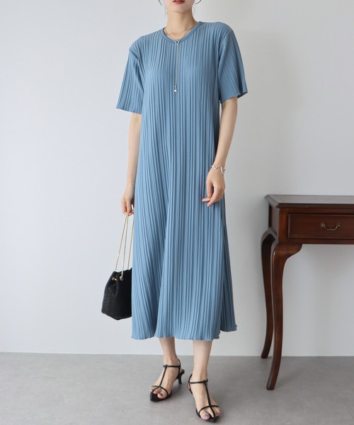 プリーツワンピース