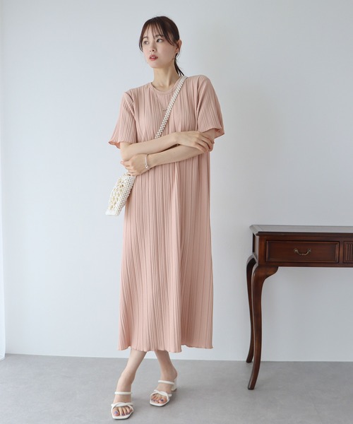 プリーツワンピース
