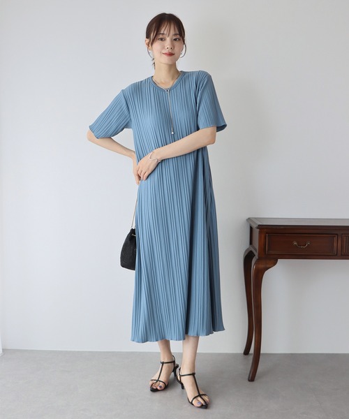 プリーツワンピース