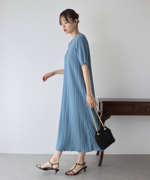 プリーツワンピース