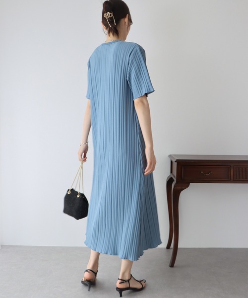 プリーツワンピース