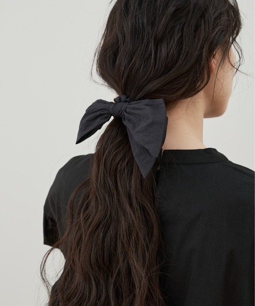 Libra Cue(リブラ キュー)の「マットタフタリボンシュシュ(シュシュ・レディース・ベージュ/ブラック・FREE)」の3枚目の写真