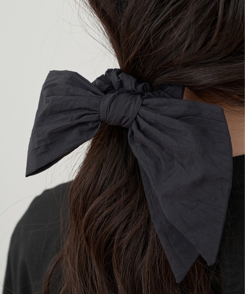 Libra Cue(リブラ キュー)の「マットタフタリボンシュシュ(シュシュ・レディース・ベージュ/ブラック・FREE)」の4枚目の写真