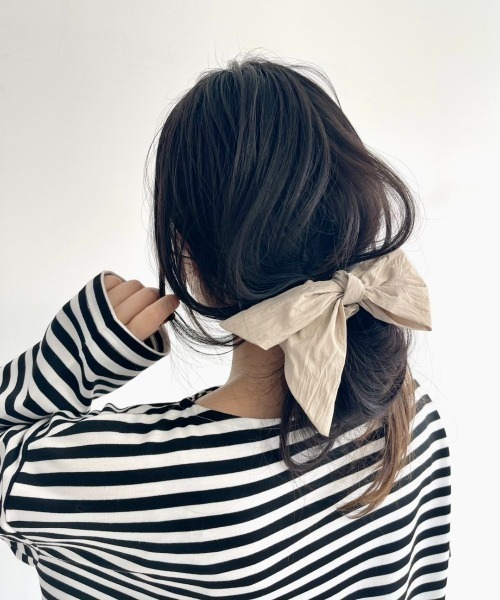 Libra Cue(リブラ キュー)の「マットタフタリボンシュシュ(シュシュ・レディース・ベージュ/ブラック・FREE)」の10枚目の写真