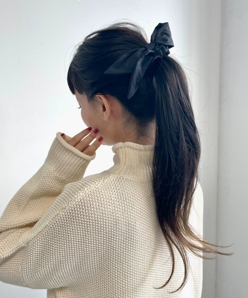 Libra Cue(リブラ キュー)の「マットタフタリボンシュシュ(シュシュ・レディース・ベージュ/ブラック・FREE)」の6枚目の写真