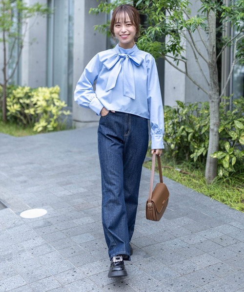 clear（クリア）の「クロップド丈ボウタイブラウス≪STAY MOTION≫（シャツ/ブラウス・レディース・オフホワイト/ブルー/ブラック・F）」の4枚目の写真