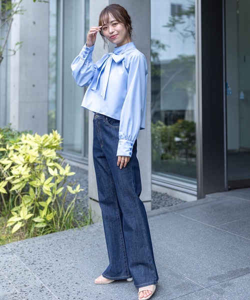 clear（クリア）の「クロップド丈ボウタイブラウス≪STAY MOTION≫（シャツ/ブラウス・レディース・オフホワイト/ブルー/ブラック・F）」の5枚目の写真