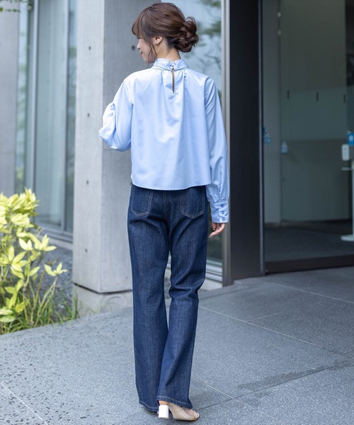 clear（クリア）の「クロップド丈ボウタイブラウス≪STAY MOTION≫（シャツ/ブラウス・レディース・オフホワイト/ブルー/ブラック・F）」の6枚目の写真