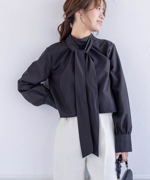 clear（クリア）の「クロップド丈ボウタイブラウス≪STAY MOTION≫（シャツ/ブラウス・レディース・オフホワイト/ブルー/ブラック・F）」の14枚目の写真