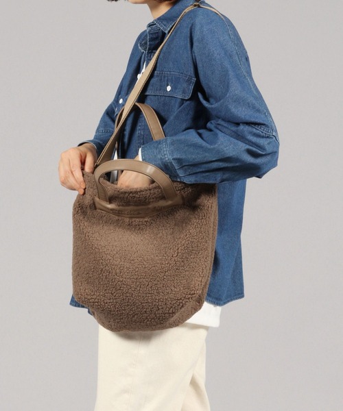 studio CLIP（スタディオクリップ）の「ボアロゴトート2WAY（ショルダーバッグ・レディース・ブラウン/オフホワイト/グレー・FREE）」の5枚目の写真