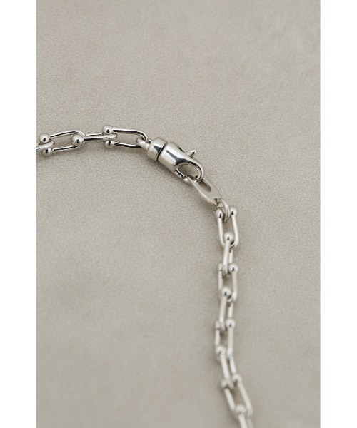 AZUL by moussy（アズールバイマウジー）の「Uチェーンネックレス（ネックレス・メンズ・シルバー・FREE）」の6枚目の写真