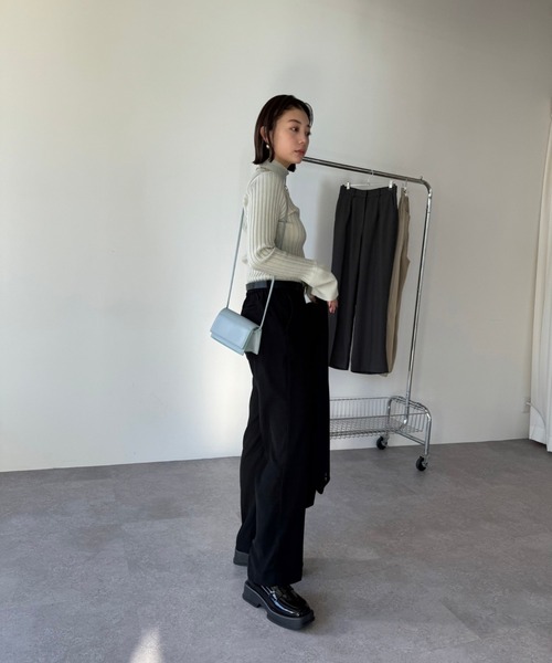 HANNE(アン)の「センタープレスストレートパンツ(スラックス・レディース・チャコールグレー/ブラック/ベージュ・FREE)」の5枚目の写真