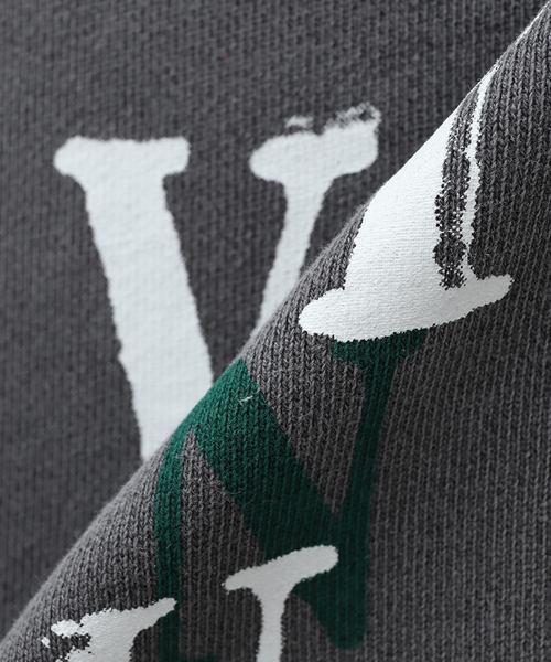 EDIFICE（エディフィス）の「【TEXTILE PAINT】クルーネック スウェット（スウェット・メンズ・ブラック/グレー/ホワイト/レッド・MEDIUM/LARGE）」の21枚目の写真