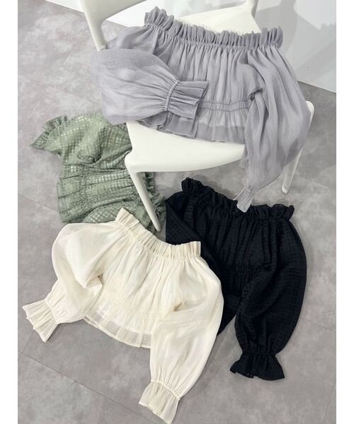 MERCURYDUO（マーキュリーデュオ）の「2WAYオフショルシャーリングクロプドブラウス（シャツ/ブラウス・レディース・ブラック/アイボリー/カーキ/ラベンダー・FREE）」の19枚目の写真