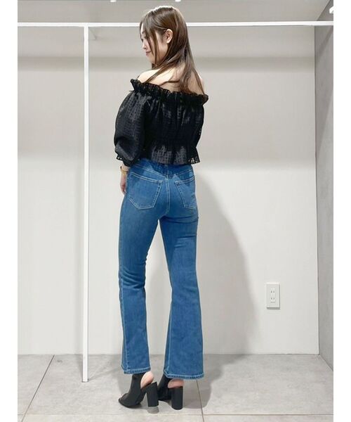 MERCURYDUO（マーキュリーデュオ）の「2WAYオフショルシャーリングクロプドブラウス（シャツ/ブラウス・レディース・ブラック/アイボリー/カーキ/ラベンダー・FREE）」の7枚目の写真