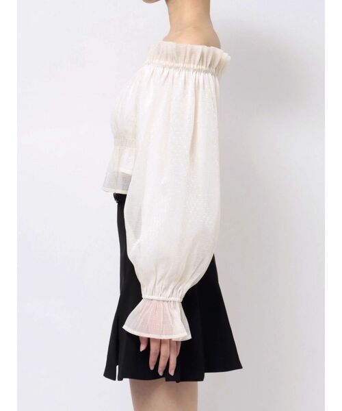 MERCURYDUO（マーキュリーデュオ）の「2WAYオフショルシャーリングクロプドブラウス（シャツ/ブラウス・レディース・ブラック/アイボリー/カーキ/ラベンダー・FREE）」の9枚目の写真