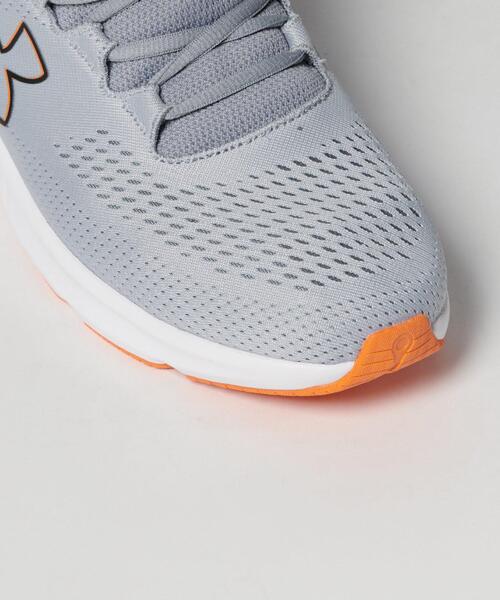 UNDER ARMOUR(アンダーアーマー)の「UAチャージド パスート3 ビックロゴ(ランニング/メンズ)(スニーカー・メンズ・ホワイト×グレー・27.0cm/28.0cm/25.5cm/29.0cm/28.5cm/27.5cm/26.5cm/26.0cm/30.0cm/25.0cm)」の8枚目の写真