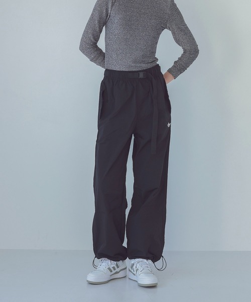 adidas Originals(アディダスオリジナルス)の「adidas originals / ADI CARGO PANTS(アディ カーゴパンツ)(カーゴパンツ・レディース・ブラック・36/34)」の1枚目の写真