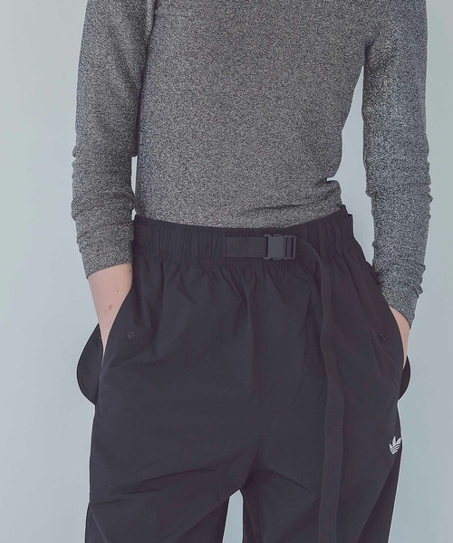 adidas Originals(アディダスオリジナルス)の「adidas originals / ADI CARGO PANTS(アディ カーゴパンツ)(カーゴパンツ・レディース・ブラック・36/34)」の3枚目の写真