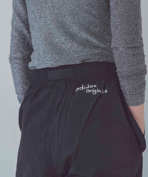 adidas Originals(アディダスオリジナルス)の「adidas originals / ADI CARGO PANTS(アディ カーゴパンツ)(カーゴパンツ・レディース・ブラック・36/34)」の4枚目の写真