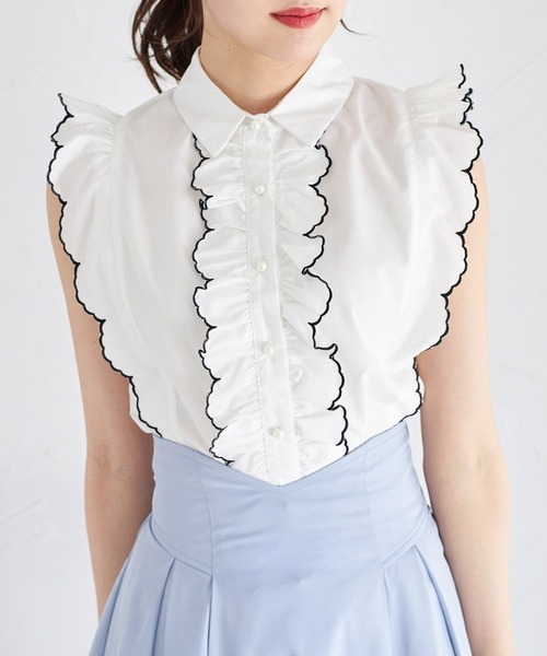 tocco closet(トッコ クローゼット)の「パール釦スカラップフリル配色ブラウス(シャツ/ブラウス・レディース・ライトブルー/オフホワイト・M)」の2枚目の写真