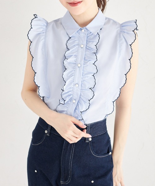 tocco closet(トッコ クローゼット)の「パール釦スカラップフリル配色ブラウス(シャツ/ブラウス・レディース・ライトブルー/オフホワイト・M)」の1枚目の写真