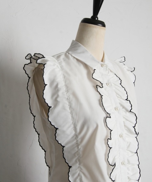 tocco closet(トッコ クローゼット)の「パール釦スカラップフリル配色ブラウス(シャツ/ブラウス・レディース・ライトブルー/オフホワイト・M)」の13枚目の写真