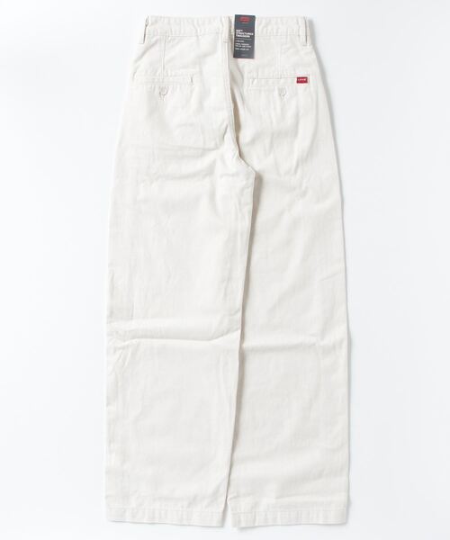 Levi's（リーバイス）の「Levi's/リーバイス WELLTHREAD(R) ストレート トラウザー ホワイト SOFT CERAMIC（その他パンツ・レディース・マルチ・28inch/24inch/25inch/26inch/27inch/23inch）」の2枚目の写真