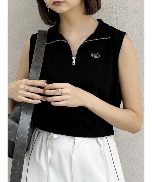 MURUA(ムルーア)の「クロップトハーフジップスウェット(Tシャツ/カットソー・レディース・ホワイト/ブラック/ブルー/ダークグレー・FREE)」の1枚目の写真