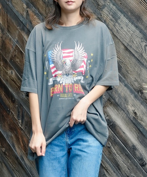 roial（ロイアル）の「DESIGN TEE/ROIAL(ロイアル)リラックスフィット古着風デザイン半袖カットソー（Tシャツ/カットソー・メンズ・ネイビー/グレー/ブラック・LARGE/MEDIUM/X-LARGE）」の2枚目の写真