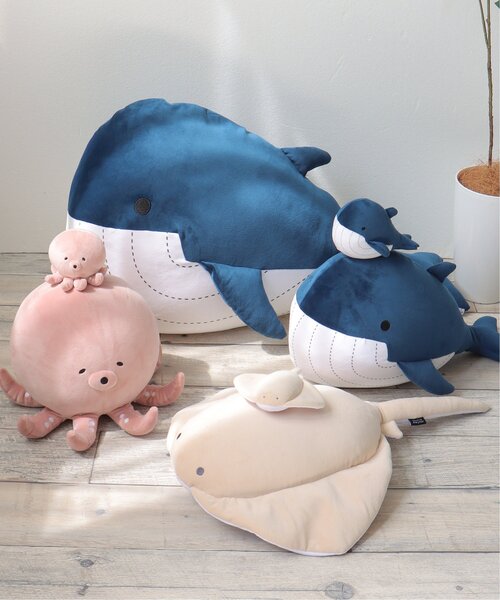 LBC(エルビーシー)の「クジラ クッション M(クッション/クッションカバー・レディース・ネイビー・FREE)」の3枚目の写真
