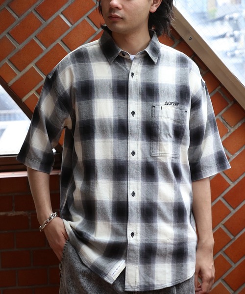 GERRY(ジェリー)の「GERRYオンブレチェック半袖シャツ(シャツ/ブラウス・メンズ・アイボリー/ブルー/ブラック・LARGE/X-LARGE/MEDIUM)」の2枚目の写真