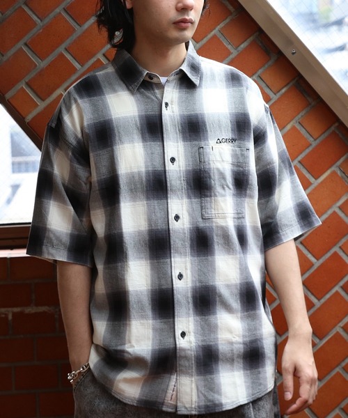 GERRY(ジェリー)の「GERRYオンブレチェック半袖シャツ(シャツ/ブラウス・メンズ・アイボリー/ブルー/ブラック・LARGE/X-LARGE/MEDIUM)」の5枚目の写真