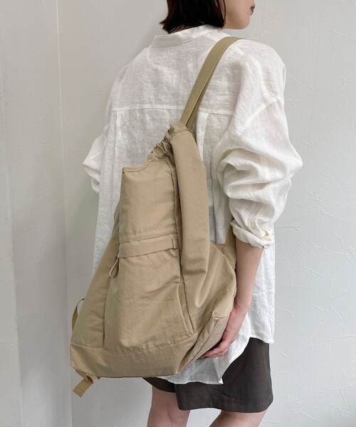 fredy emue（フレディエミュ）の「綿/ナイロン２WAYサック（バックパック/リュック・レディース・ブラック/ベージュ・FREE）」の16枚目の写真