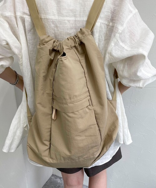 fredy emue（フレディエミュ）の「綿/ナイロン２WAYサック（バックパック/リュック・レディース・ブラック/ベージュ・FREE）」の9枚目の写真