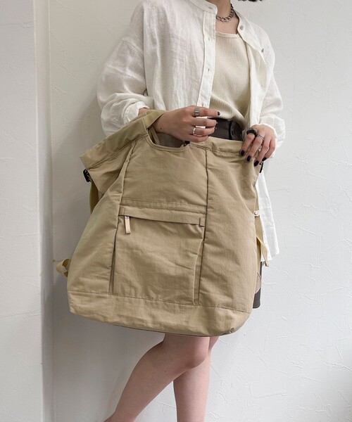 fredy emue（フレディエミュ）の「綿/ナイロン２WAYサック（バックパック/リュック・レディース・ブラック/ベージュ・FREE）」の10枚目の写真