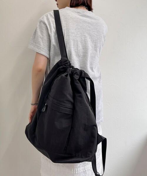 fredy emue（フレディエミュ）の「綿/ナイロン２WAYサック（バックパック/リュック・レディース・ブラック/ベージュ・FREE）」の12枚目の写真