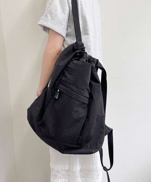 fredy emue（フレディエミュ）の「綿/ナイロン２WAYサック（バックパック/リュック・レディース・ブラック/ベージュ・FREE）」の13枚目の写真