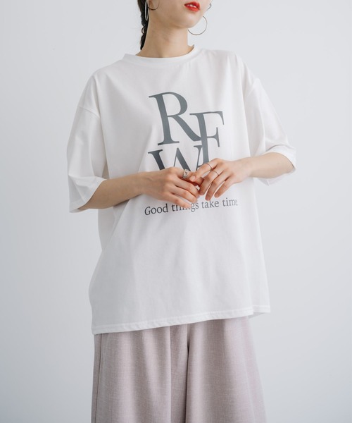 refinedworks(リファインドワークス)の「【refinedworks】 ブランド名をモチーフとしたロゴTシャツ!(Tシャツ/カットソー・レディース・チャコールグレー/ホワイト/ベージュ・FREE)」の4枚目の写真