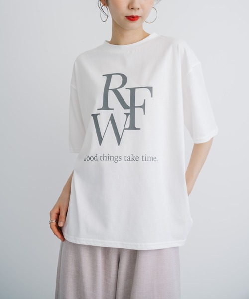 refinedworks(リファインドワークス)の「【refinedworks】 ブランド名をモチーフとしたロゴTシャツ!(Tシャツ/カットソー・レディース・チャコールグレー/ホワイト/ベージュ・FREE)」の5枚目の写真