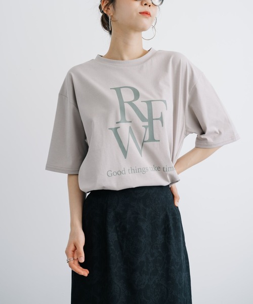 refinedworks(リファインドワークス)の「【refinedworks】 ブランド名をモチーフとしたロゴTシャツ!(Tシャツ/カットソー・レディース・チャコールグレー/ホワイト/ベージュ・FREE)」の13枚目の写真