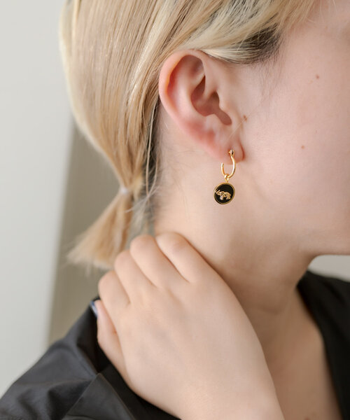 ear PAPILLONNER(イアパピヨネ)の「《チタンポスト/アニマルモチーフ》ゾウ/象/エレファントコインピアス(ピアス(両耳用)・レディース・ブラック・FREE)」の6枚目の写真