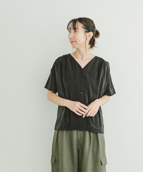 ITEMS URBANRESEARCH（アイテムズ アーバンリサーチ）の「Vネックブラウス（Tシャツ/カットソー・レディース・オフホワイト/グレー系その他/ブラック・FREE）」の3枚目の写真