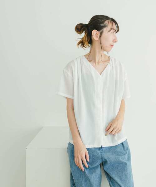 ITEMS URBANRESEARCH（アイテムズ アーバンリサーチ）の「Vネックブラウス（Tシャツ/カットソー・レディース・オフホワイト/グレー系その他/ブラック・FREE）」の5枚目の写真