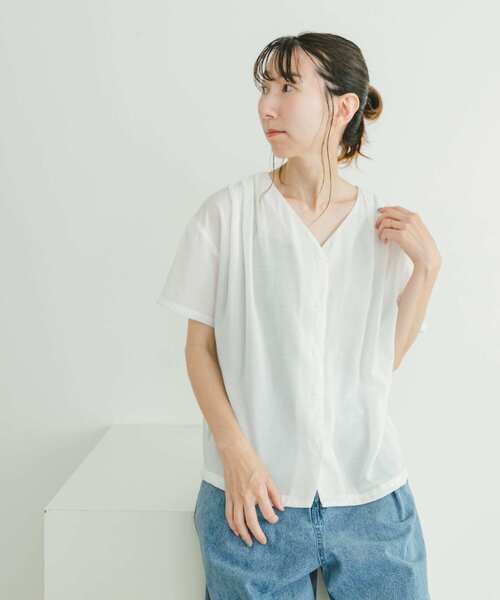 ITEMS URBANRESEARCH（アイテムズ アーバンリサーチ）の「Vネックブラウス（Tシャツ/カットソー・レディース・オフホワイト/グレー系その他/ブラック・FREE）」の6枚目の写真