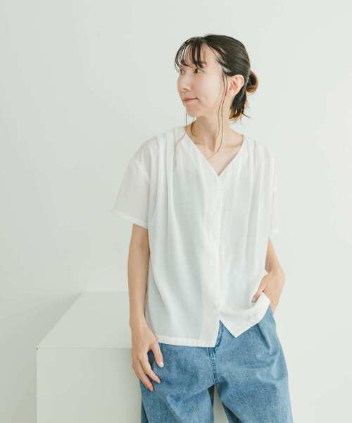 ITEMS URBANRESEARCH（アイテムズ アーバンリサーチ）の「Vネックブラウス（Tシャツ/カットソー・レディース・オフホワイト/グレー系その他/ブラック・FREE）」の7枚目の写真